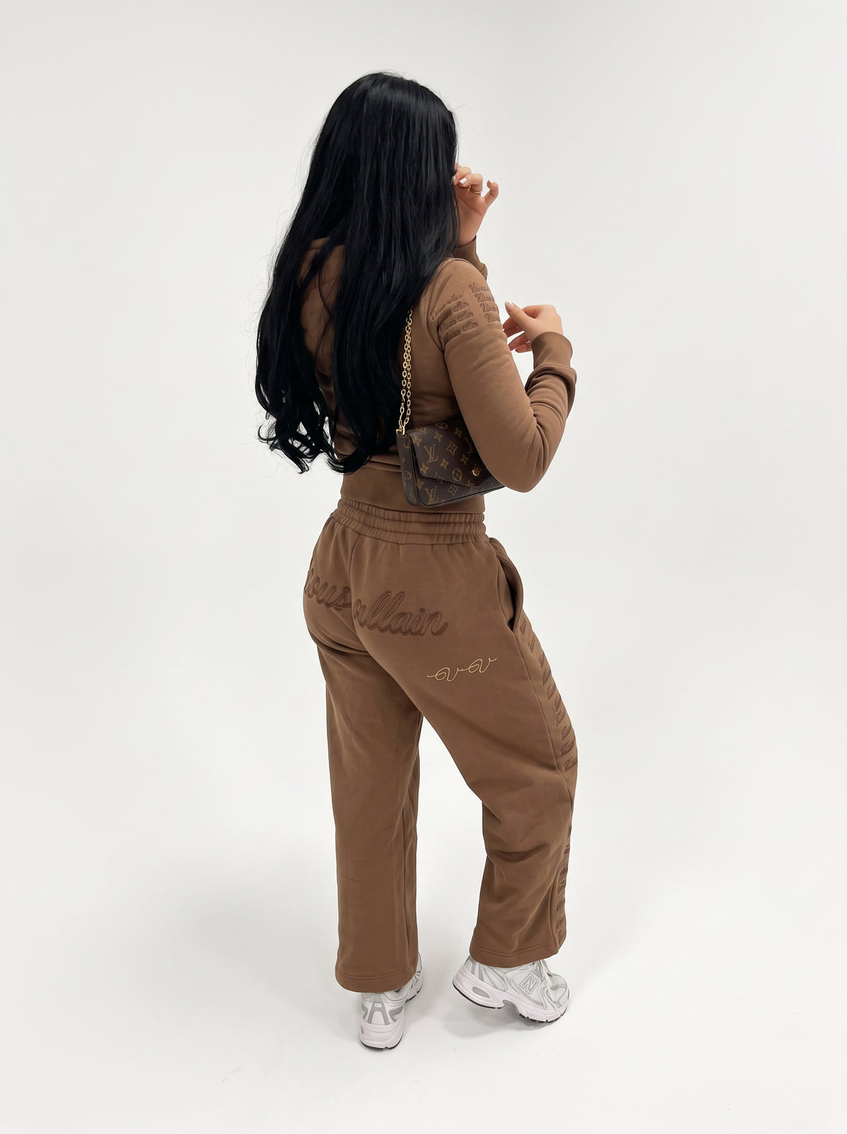 Model is wearing size S and length short, she is 163cm tall. trouser just above her ankle.